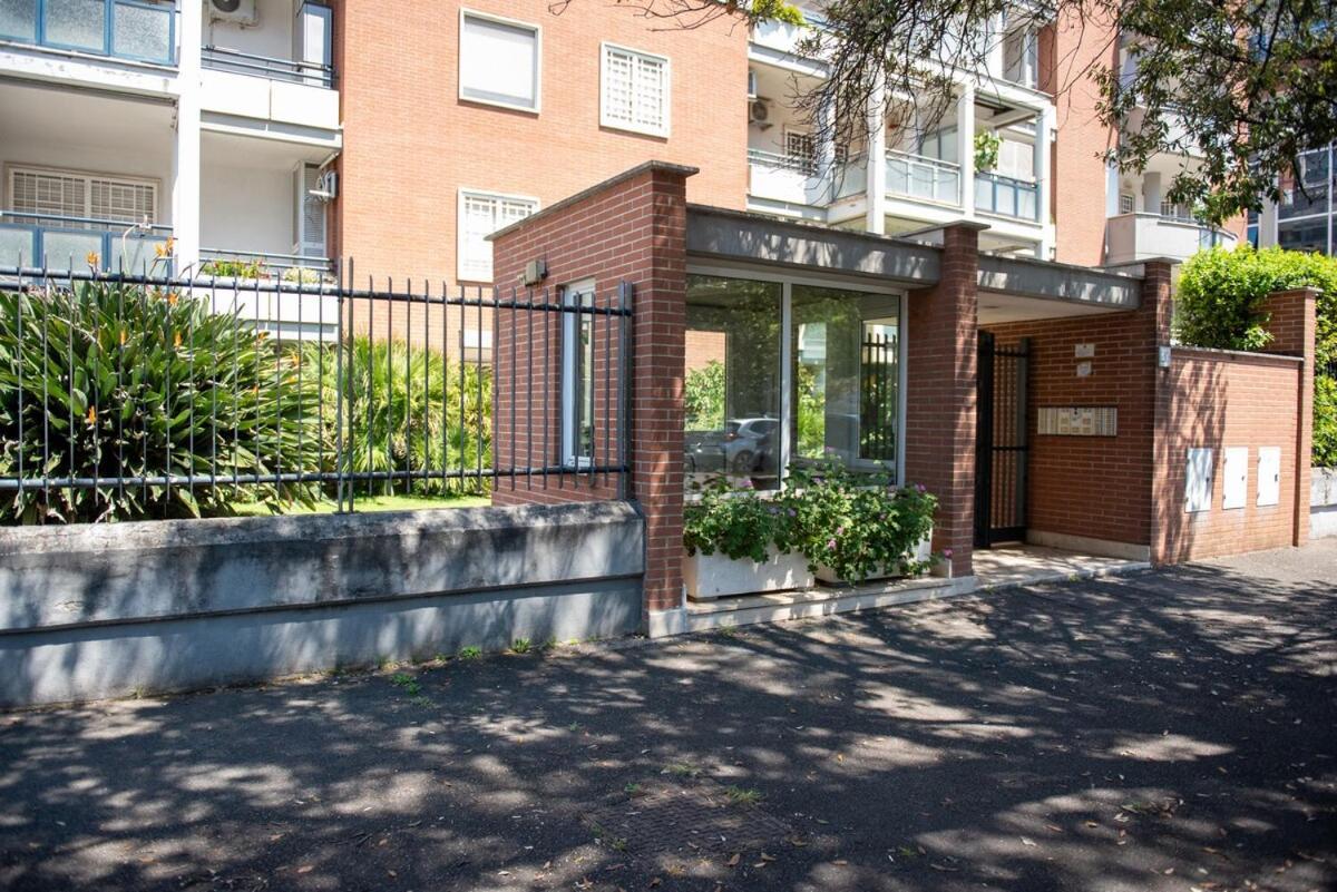 Life - New Eur Torrino Apartment